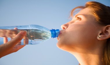 Böbrek Taşı Ağrısından Korunmak İçin Bol Su İçin