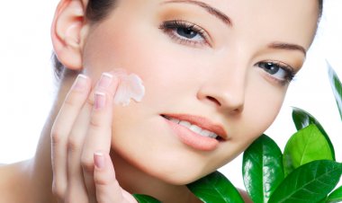 Güneşten Yıpranan Cilt İçin 4 Basit Malzemeli Maske