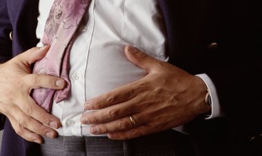 Göbeği Var Sanıyordu, 2 Farklı Tümörü Olduğu Ortaya Çıktı