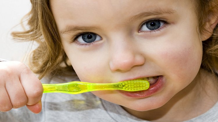 Çocuklar İçin Hangi Diş Macunu Kullanılmalı?