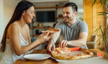 Yeni Evli Çiftler Dikkat: Bu Hatalar Kilo Aldırıyor