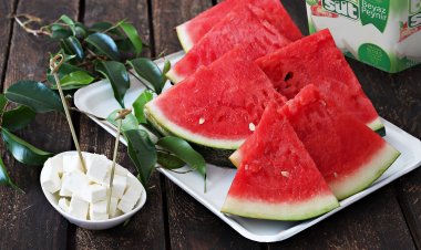 Sıcaklarda Kaybettiğiniz Vitamin Ve Mineralleri Karpuz-Peynir İkilisiyle Kazanın