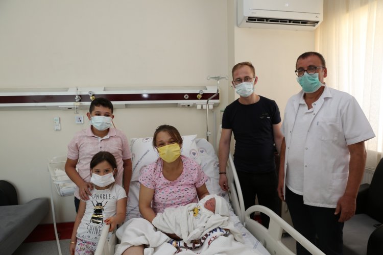 Doktorlar 3’ten Sonrası Riskli Dedi, O 8’inci Çocuğunu Dünyaya Getirdi