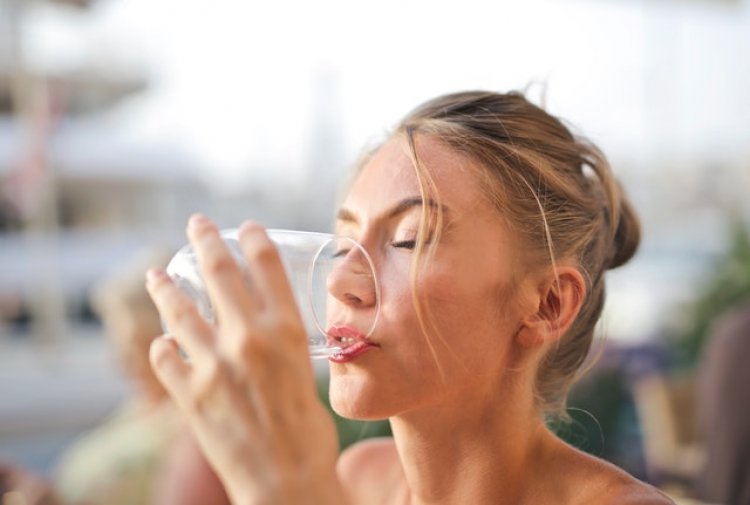 Yemekten Hemen Önce Su İçmek Hastalık Riskini Artırıyor