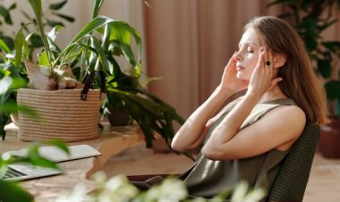 Nörologlar Tavsiye Etti: İşte Baş Ağrısına İyi Gelen 8 Etkili Uygulama