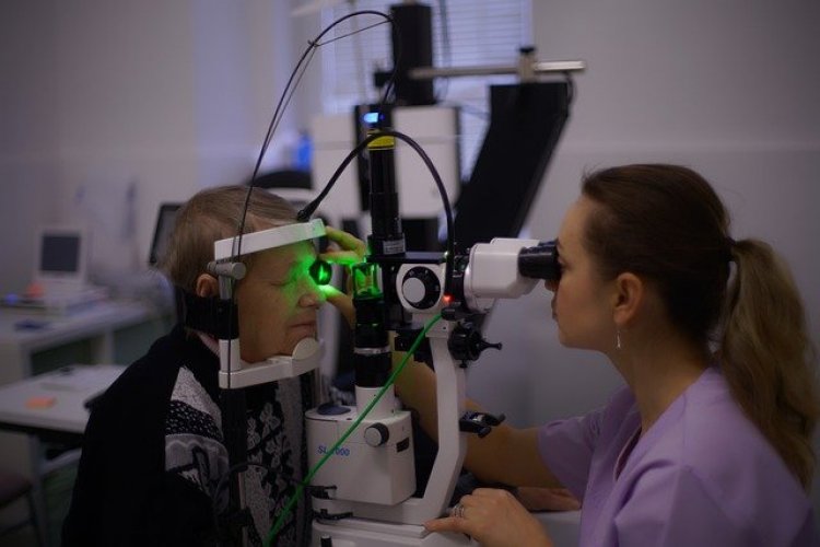Görme Engelli Kadın Biyonik Göz Nakliyle Görmeye Başladı