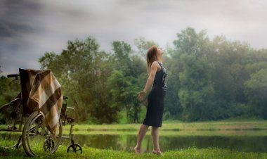 Yeni Teknoloji İle Felç Geçiren Biri Tekrar Yürüdü!