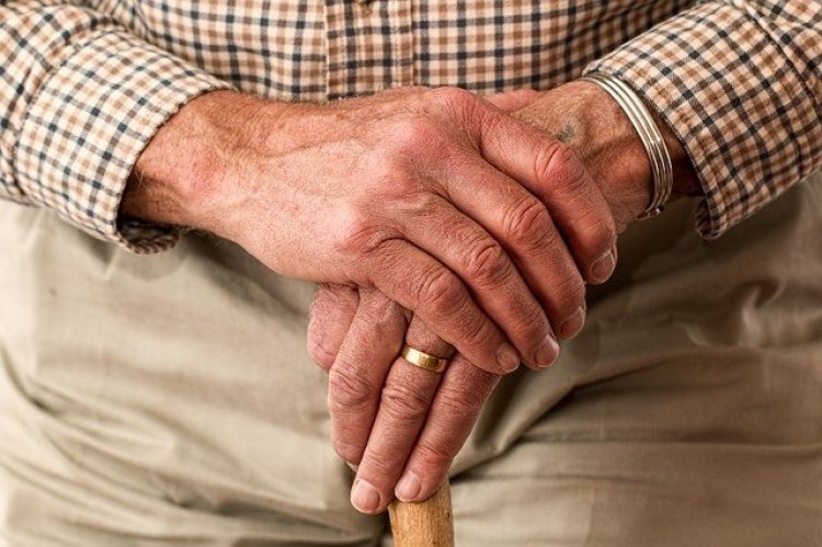 Baş Parmakta Görülen Titreme Parkinson Habercisi