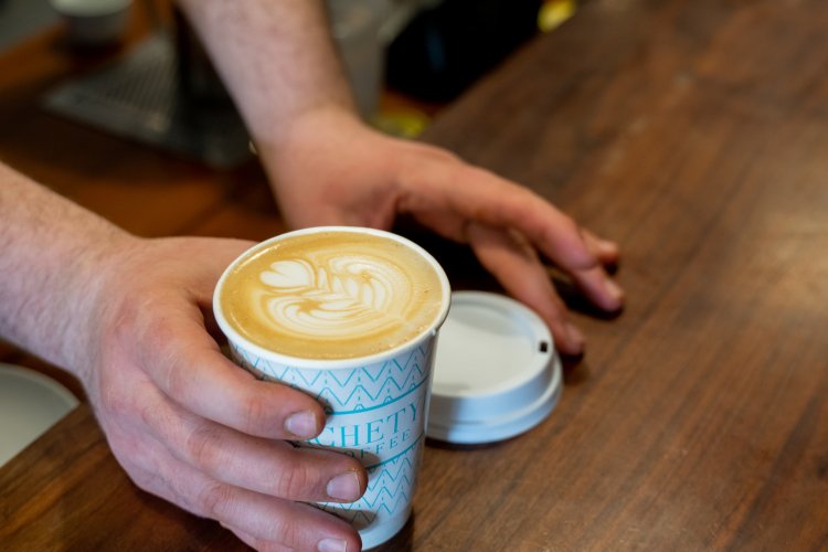 Karton Kahve Bardaklarındaki Nanoplastikler İçeceğe Geçiyor