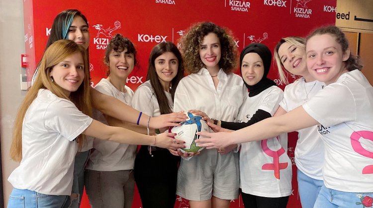 Kotex ve Kızlar Sahada Kadın Futbolu İçin El Ele