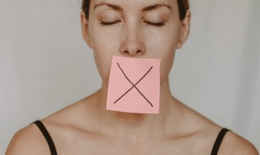 Çocukluk Travmaları Yetişkinlikte Değersiz Hissettiriyor