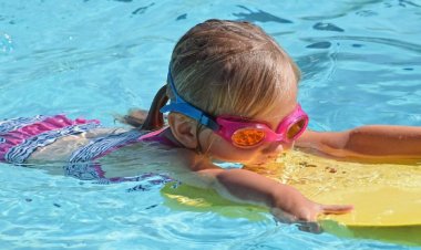 Çocuklarda Güneş Çarpmasına Karşı  8 Önleme Kulak Verin