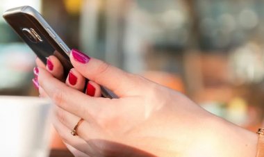 Akıllı Telefonların Yol Açtığı Duruş Bozukluklarına Karşı Öneriler