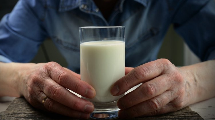 Osteoporozdan Korunmak İçin Her Gün 2 Bardak Süt Tüketin