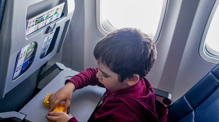 Çocukla Uçak Yolculuğunu Kolaylaştırmak İçin Öneriler