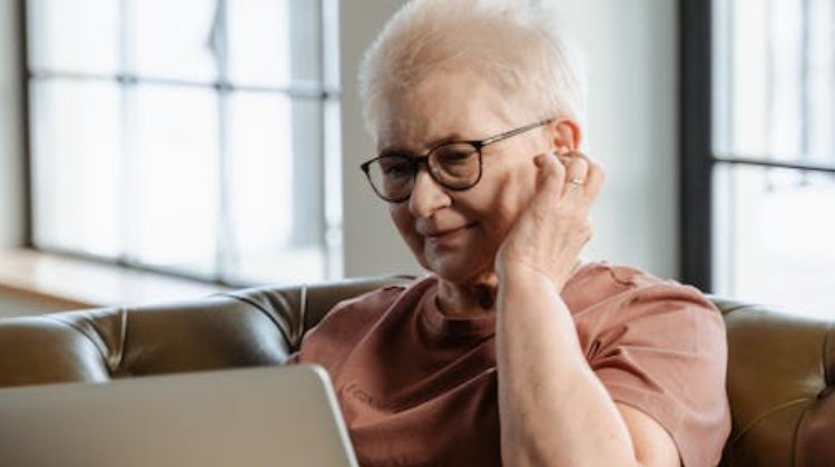 İşitme Kaybı Alzheimer'ı Hızlandırıyor!