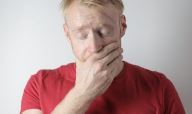 Ofis Çalışanları ve 40 Yaş Üstü Erkekler Daha Çok Dişlerini Sıkıyor