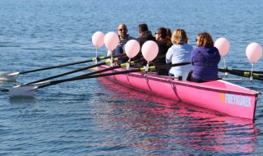 Meme Kanserine Karşı Birlikte Kürek Çektiler