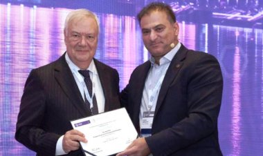 Türk Beyin Cerrahına Uluslararası Üstün Hizmet Ödülü