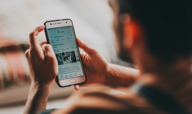 Cep Telefonları Kamburluğu Artırdı! İşte Duruş Bozukluğuna Karşı 6 Öneri