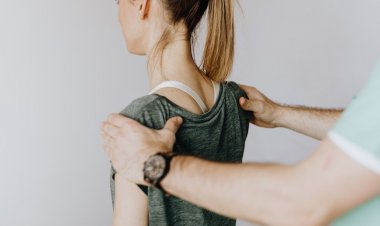 Skolyoza Karşı Ergenlik Döneminde Çocuğunuzun Sırtını İnceleyin