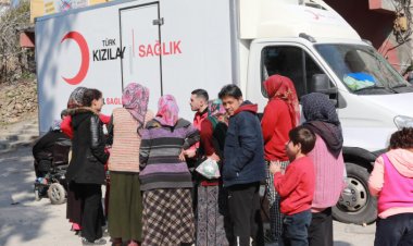 Depremzedelere Tam Donanımlı Mobil Sağlık Hizmeti