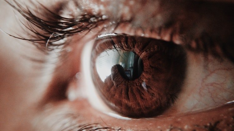 Uzun Süre Ekrana Bakmak Göz Hastalıklarını Artırıyor