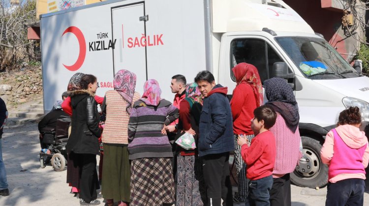 Depremzedelere Tam Donanımlı Mobil Sağlık Hizmeti