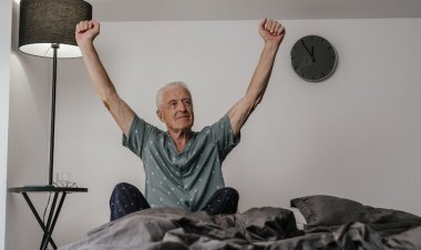 Yaşlandıkça Neden Daha Erken Uyanırsınız?