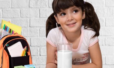 Çocukların Her Gün En Az 2 Bardak Süt İçmesi Öneriliyor