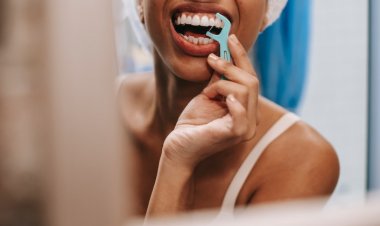 Diş Aralarının Temizliği İçin En Etkili Yöntem Diş İpi