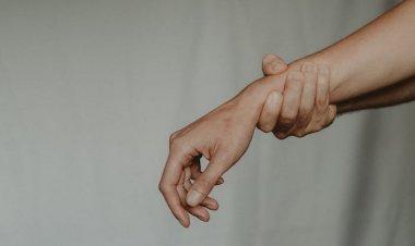 Bu Hastalıklar El Bileğinde Ağrıya Neden Oluyor!