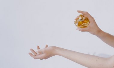 Parfümü Boyuna Sıkmak Tiroitlere Zararlı mı?