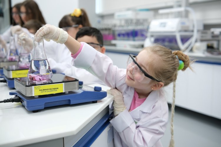 Orzaks İlaç Laboratuvarlarını Deney’imli Çocuklar’a Bıraktı